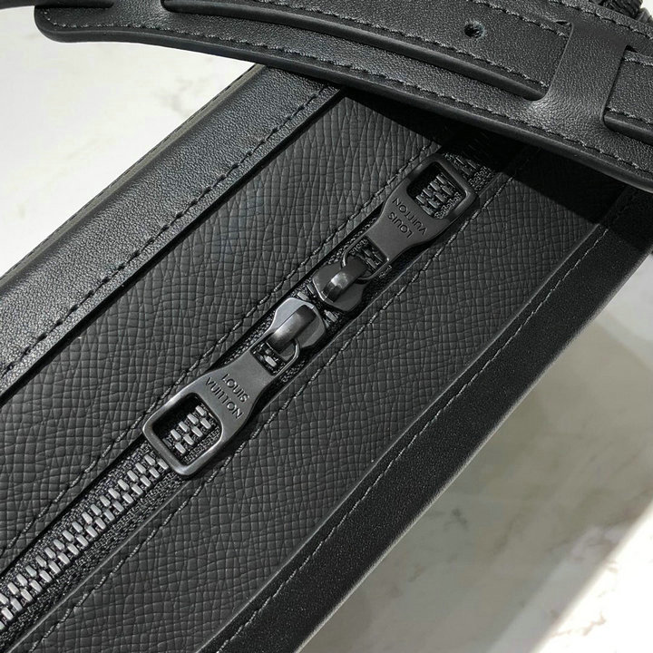 Louis Vuitton Taiga Leather MALLE SOFT M30341