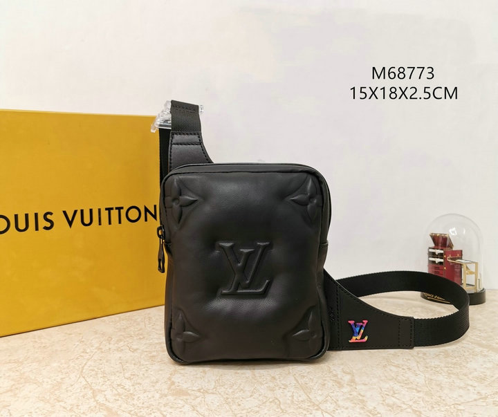 Louis Vuitton Crossbody bag M68733