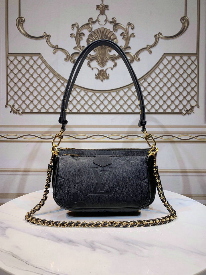 LOUIS VUITTON LOUIS VUITTON Multi Pochette Accessoires Shoulder Bag M80399  Monogram leather Black Used M80399